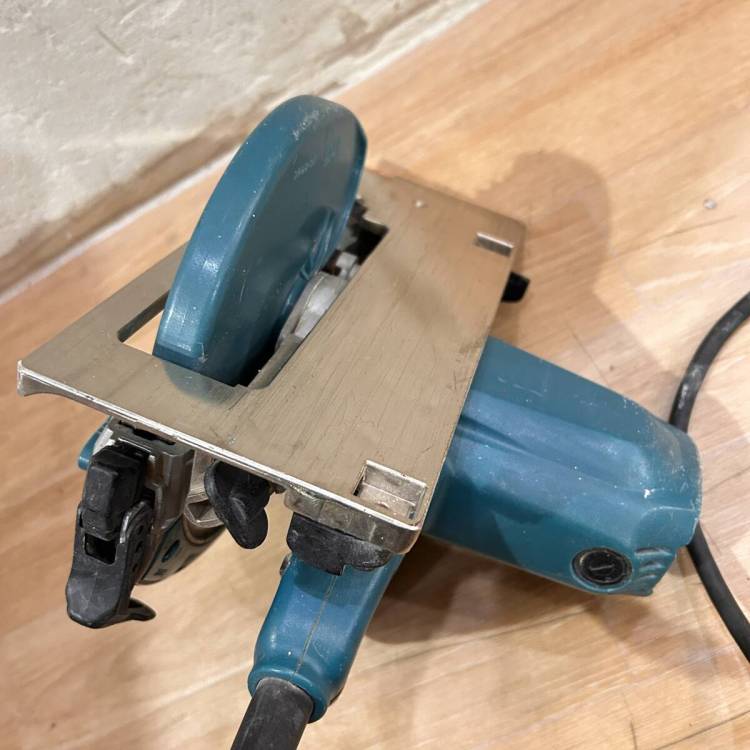 MAKITA / マキタ 5637BA 165MM 丸ノコ 電動工具 100V 刃セット DIY 動作確認済み USED