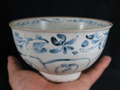 ④e 安南花唐草蓮弁文染付碗　16世紀　ホイアン沈船品　ベトナム　遺跡発掘品　陶器　/茶器　唐草文　色絵　豆彩　白磁　染付　青花　青磁