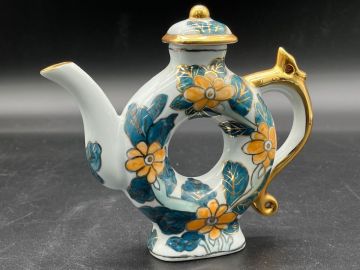 ベンジャロン ドーナツ型 花柄 金彩 蓋付 ティーポット 17.5&times;3.8&times;15.8㎝ 332g 陶磁器 茶器 煎茶道具 煎茶 茶道具 陶器製急須 (21155)