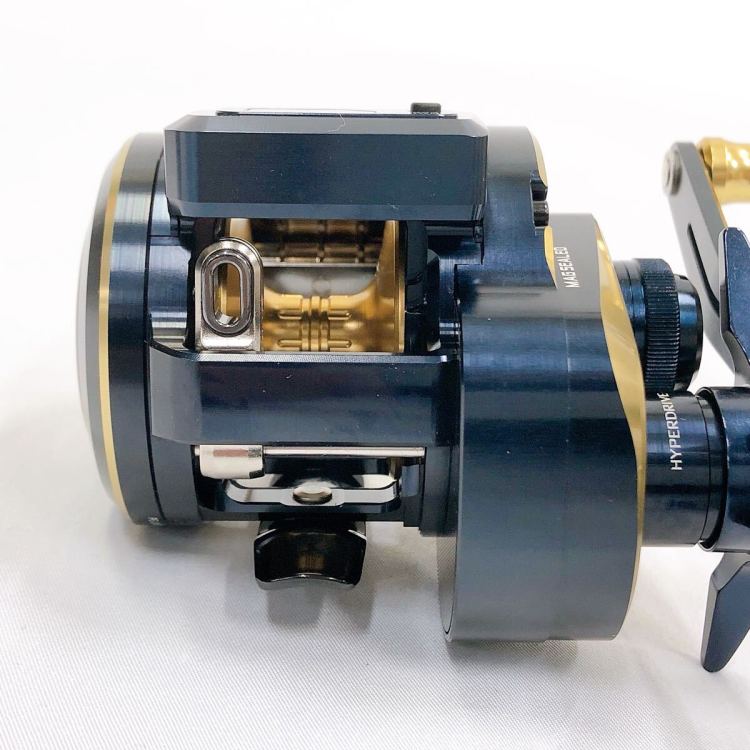 02003【1円スタート】未使用品 DAIWA ダイワ 21 SALTIGA ソルティガ IC 300L-DH ベイトリール
