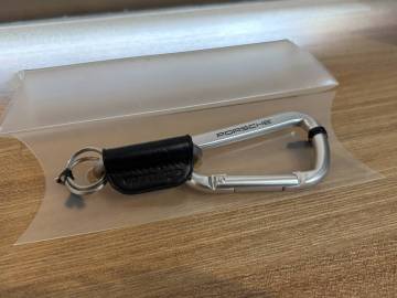 【新品★ポルシェキーチェーン】カラビナ　キーホルダー　PORSCHE　未使用　キーチェーン　本革