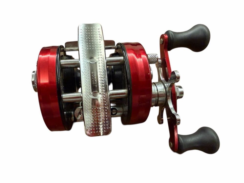 1円スタート: リール 釣り ABU Ambassadeur アブガルシア アンバサダー 2500C 赤 右巻き ベイトリール(L)