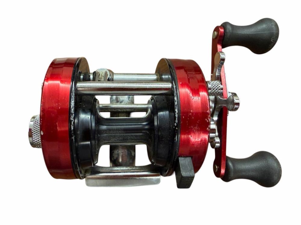 1円スタート: リール 釣り ABU Ambassadeur アブガルシア アンバサダー 2500C 赤 右巻き ベイトリール(L)