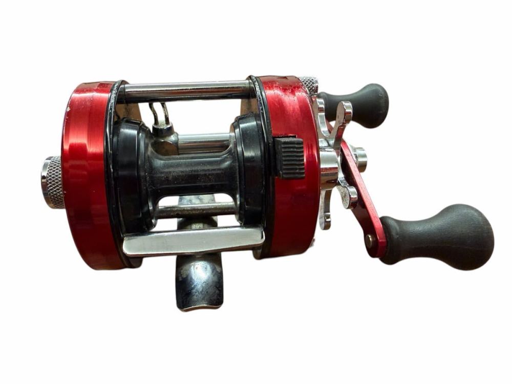 1円スタート: リール 釣り ABU Ambassadeur アブガルシア アンバサダー 2500C 赤 右巻き ベイトリール(L)