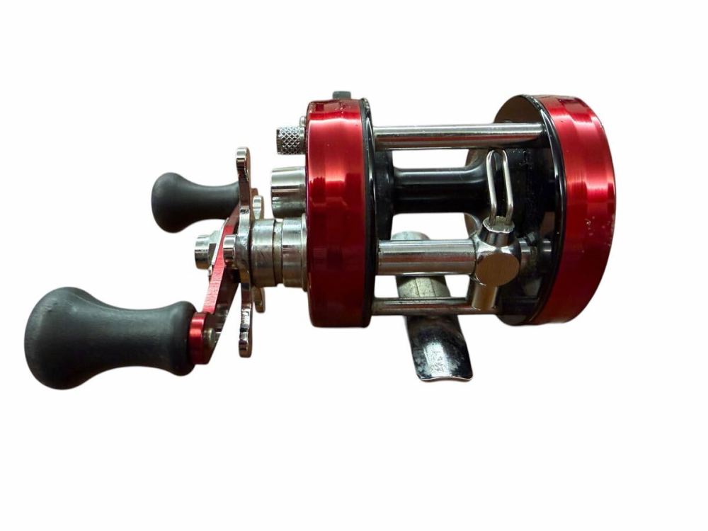 1円スタート: リール 釣り ABU Ambassadeur アブガルシア アンバサダー 2500C 赤 右巻き ベイトリール(L)