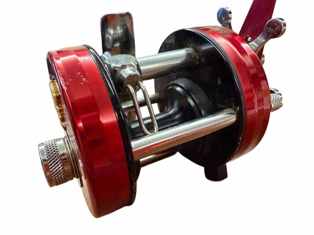 1円スタート: リール 釣り ABU Ambassadeur アブガルシア アンバサダー 2500C 赤 右巻き ベイトリール(L)