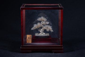 【珍品堂】1円から 光則作 松 純銀 銀 銀製 SIERLING ガラスケースH2cm 重865g N-B9BE-SR2