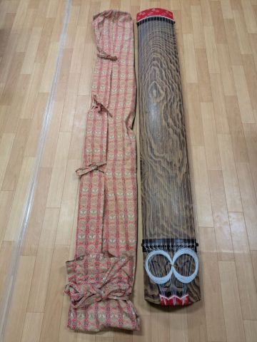 Cs2751 良木目 在銘 彫金蒔絵龍舌 十三絃琴 綾杉彫り 透かし玉縁包み柏葉 刳甲 箏 和楽器