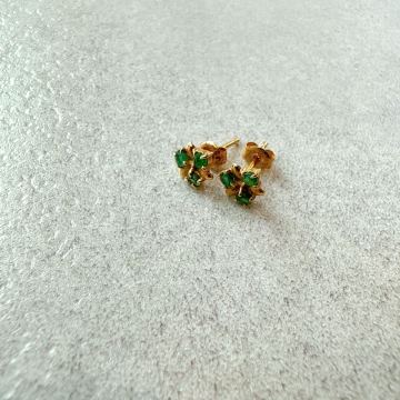 【K18 ピアス】刻印 ゴールド 金 グリーン エメラルドグリーン フラワー アクセサリー ジュエリー 総重量0.9g 花 緑 ジュエリーマキ? YU