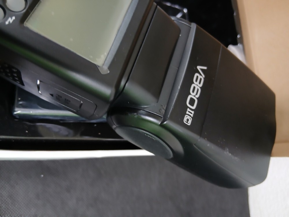 中古 Godox Ving V860IIC ストロボ リチウム電池 電池充電器 マイクロベースシート 元箱