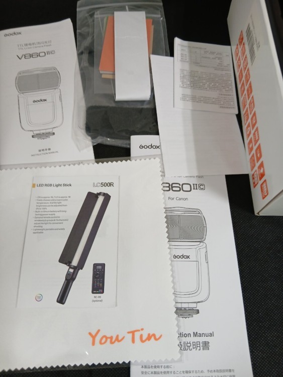 中古 Godox Ving V860IIC ストロボ リチウム電池 電池充電器 マイクロベースシート 元箱