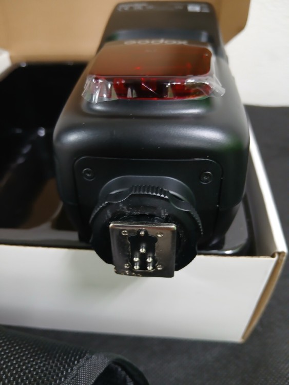 中古 Godox Ving V860IIC ストロボ リチウム電池 電池充電器 マイクロベースシート 元箱