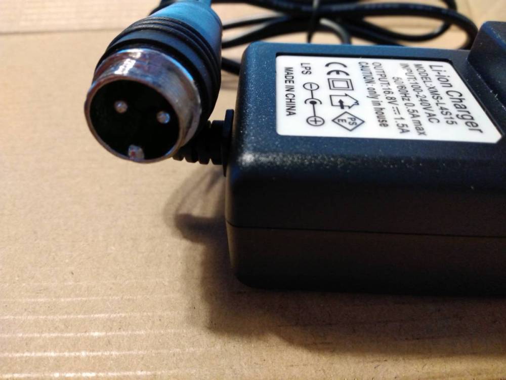 ホワイト 超大容量3500mAh 電動リール用バッテリー ダイワ シマノ互換バッテリー カバー 充電器付 国内発送