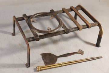 E568　高級五徳　火箸　灰ならし　金属工芸　古道具　時代もの　55781
