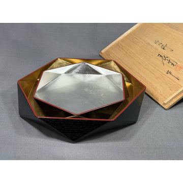 【風車】塗師 川瀬表完 黒塗 内金箔 銀箔 亀甲盆 茶器 木製 細工▲共箱▲お盆　2枚　菓子器　茶道具