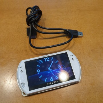 PSPgo PSP-N1000 動作ok 充電線付き SONY　 ホワイト　売り切り