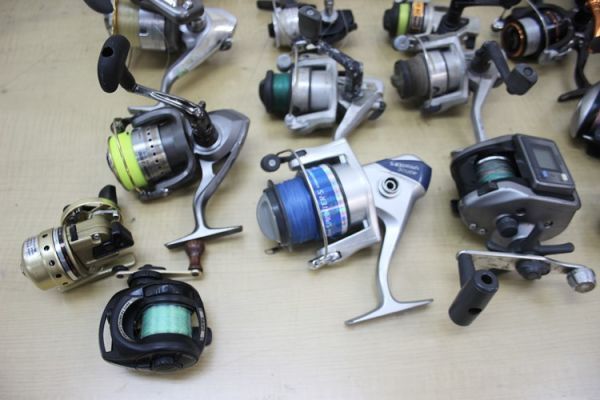 Daiwa/SHIMANO/RYOBI/CORONET/他 リール 32個まとめ ダイワ/シマノ/リョービ/オリムピック/他 ジャンク 管89233