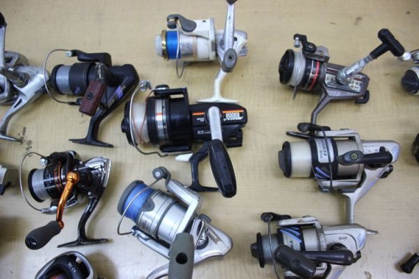 Daiwa/SHIMANO/RYOBI/CORONET/他 リール 32個まとめ ダイワ/シマノ/リョービ/オリムピック/他 ジャンク 管89233