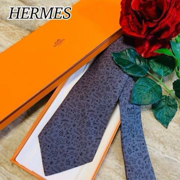 N661 HERMES エルメス 正規品 人気 定番 総柄 アニマル柄 動物柄 ネクタイ 高級 光沢 フランス製 シルク 個性派 カジュアル メンズ 送料込