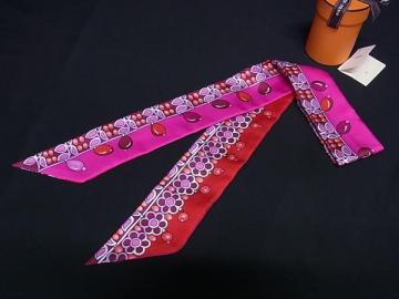 1円 ■極美品■ HERMES エルメス PARURES DES MAHARAJAS【マハラジャの装身具】ツイリー シルク100% リボンスカーフ ピンク系 HA5141