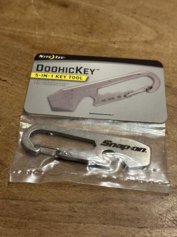 Snap-on スナップオン　ナイトアイズ　カラビナ　DOOHICKEYH 5-in-1 キーツール
