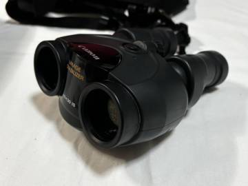 1円〜Canon BINOCULARSキャノン 双眼鏡 IMAGE STABILIZER 10&times;30 IS ブラック倍率10倍手ブレ補正機構搭載軽量光学機器箱説明書付き 中古品
