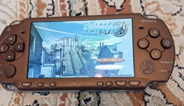 レア【限定モデル】PSP-2000 モンスターハンターポータブル 2nd G ハンターズパックG（PSP-2000 ZN）本体・新品バッテリー付き