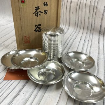 m002L A2(60) 保管品 乾茂號造 本錫製 伝統工芸 茶筒 茶托 5客 茶道具 煎茶道具 共箱 金属工芸 裏面に記名有り