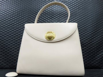 ◆超美品◆GIVENCHY ジバンシィ◆カーフ レザー 本革◆ハンド バッグ◆ライトベージュ ゴールド金具◆トップハンドル◆フラップ◆A16528