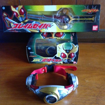 仮面ライダーアギトDX変身ベルト　トリプルフラッシュ　フレイムセイバー　アートアーカイブイコン画　ダイナミックサウンド4箱変身ベルト