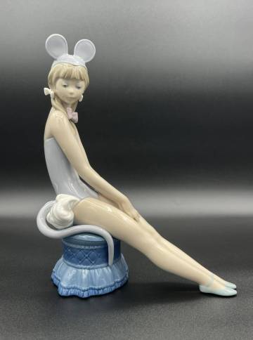 入手困難！美品！☆ リヤドロ 「フェスティバルガールシリーズ　マウスガール」#5162　 ☆　陶器 絶版 フィギュリン 西洋アンティーク