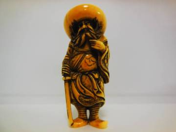 ★江戸時代　時代根付　【 鍾　馗 】　在銘　【 友　忠 】　提げ物　本歌　約６．４ｃｍ　牙製★