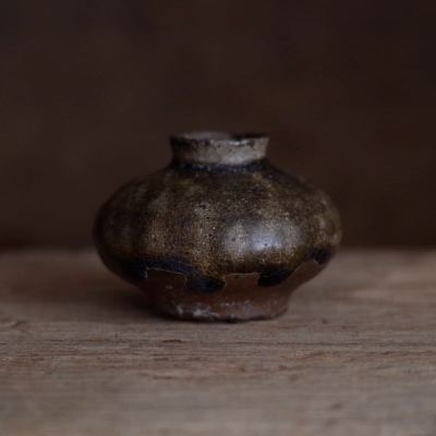 【希少】宋胡録鉄釉小壷 15世紀 茶道具 花器 花瓶 古民藝 骨董 検 安南 李朝 龍泉窯 美濃 瀬戸 備前 古唐津 スンコロク 黒高麗 飴釉黒釉壺 
