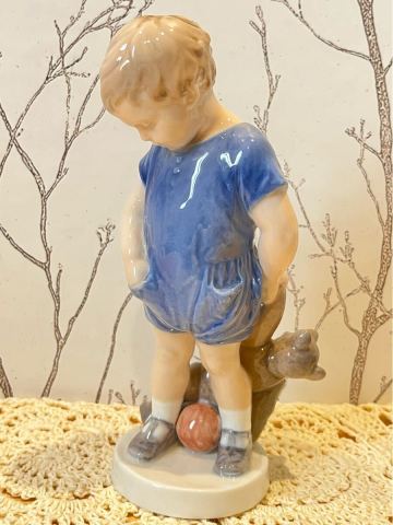 ロイヤルコペンハーゲン フィギュリン 3468 テディベアを持つ少年 1級品 置物 人形 デンマーク製 ROYAL COPENHAGEN Boy with Teddy Bear