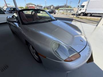 1997年ボクスター　986前期　左ハンドル　5速マニュアル　赤ホロ　ガラススクリーン　赤皮シート　17AW 車検令和9年11月　　売り切り出品