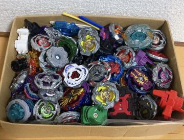 ベイブレード類 60サイズ箱に詰め合わせ 1円開始 beyblade 未検品