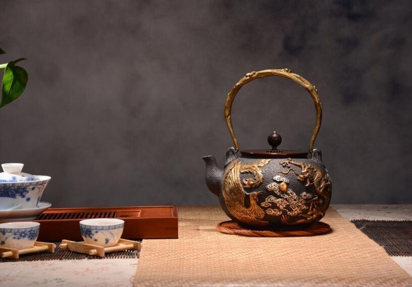 竜と鳳凰 鋳鉄製鉄瓶 南部鉄瓶 手作り コーティングなし 老鉄瓶 やかんを沸かす 提梁鉄瓶 お茶の道具 1.2L