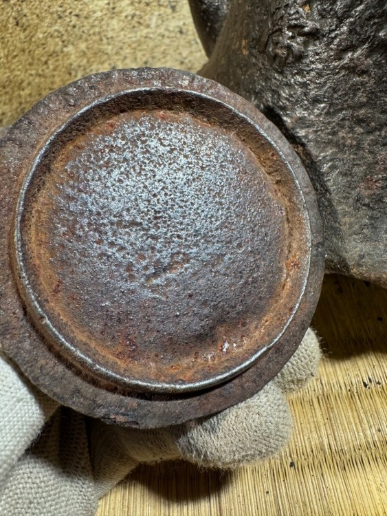 小振り　南部鉄器　南部鉄瓶　満水容量700cc 釜師　名人　 鉄瓶 煎茶道具　検索(小泉　高橋　立徳　鈴木　盛久　有阪)