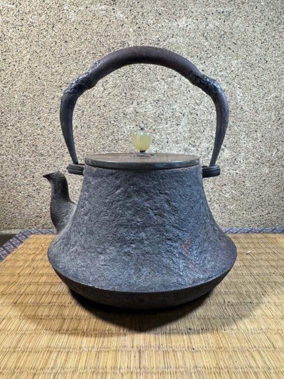 小振り　初代?　金寿堂　玉摘　白肌　 雨宮　明?治時代? 鉄瓶 煎茶道具 釜師 古美術