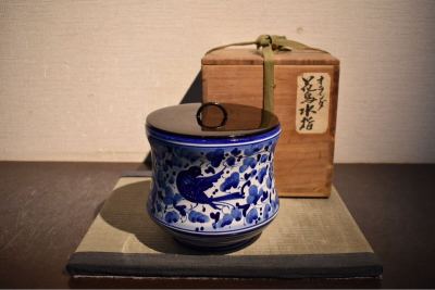 【GE】Z789【コレクター所蔵品】時代 オランジ花鳥水指/東南アジア 青花 染付 茶道具 水器 水差 骨董品 時代品 美術品 古美術品 sb