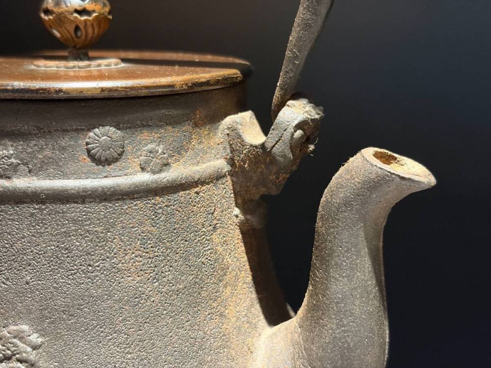 ■小振り600cc 大國寿朗作　富士形　鉄瓶■c5煎茶　急須 湯沸かし 鉄壺 鉄器 金属工芸 茶道具 時代?物 古美術