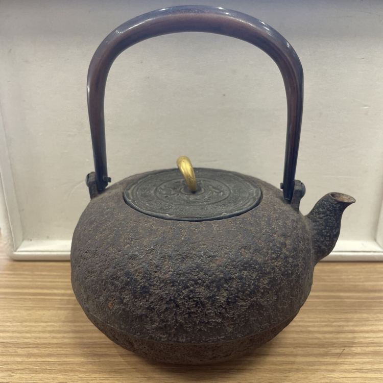 【保管品】 鉄瓶 鉄器 茶器 急須 古鏡蓋 金無垢 龍文堂 高級ライン 金属工芸 アンティーク コレクション 重量1005.3g 箱無し