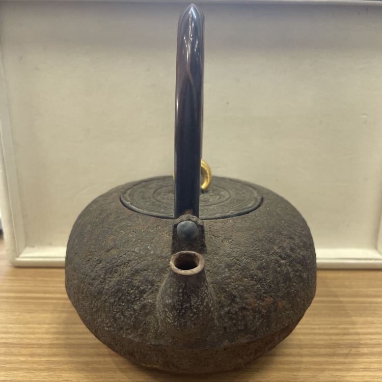 【保管品】 鉄瓶 鉄器 茶器 急須 古鏡蓋 金無垢 龍文堂 高級ライン 金属工芸 アンティーク コレクション 重量1005.3g 箱無し