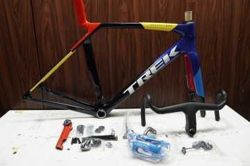 □□□TREK トレック MADONE SLR GEN8 P1 カーボンフレーム シートポスト ハンドルステム付属 サイズML 2025年 超美品