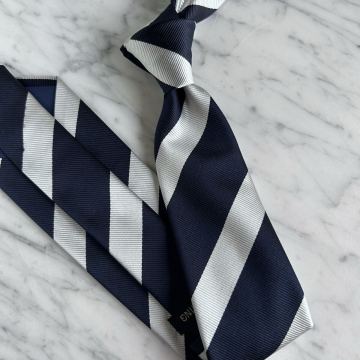 【新品】ネイビー&times;シルバーストライプ。