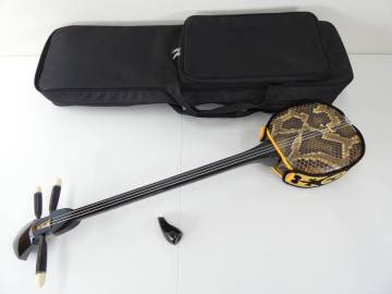【Y14/エク】三線 琉球楽器 沖縄 和楽器 民芸品 弦楽器 ケース付き 民謡 伝統楽器 現状渡し