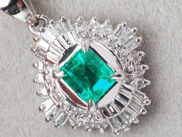 【9946B】Pt900 天然エメラルド 天然ダイヤモンド 0.53ct/0.39ct/4.2g ペンダントトップ
