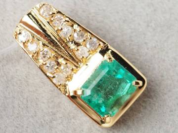 【9948B】K18 天然エメラルド 天然ダイヤモンド 0.80ct/0.20ct/2.26g ペンダントトップ