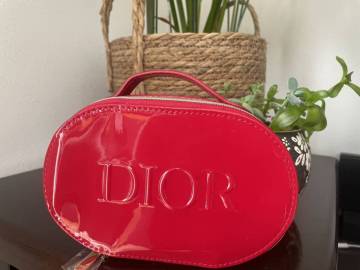 Dior レッドエナメル バニティポーチ　ノベルティ