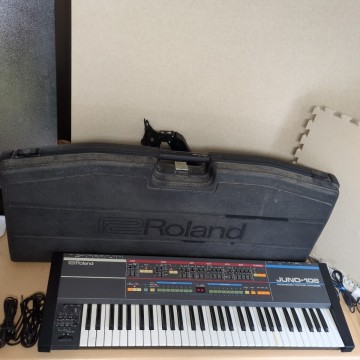 瀧511 Roland ローランド シンセサイザー キーボード セミハードケース付 JUNO-106 通電確認済み